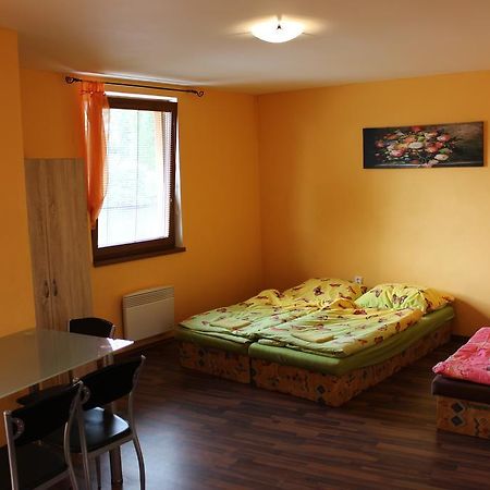 Appartement Marine Zavlahy à Hrdejovice Extérieur photo