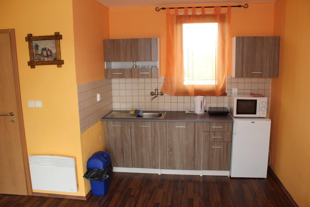 Appartement Marine Zavlahy à Hrdejovice Extérieur photo