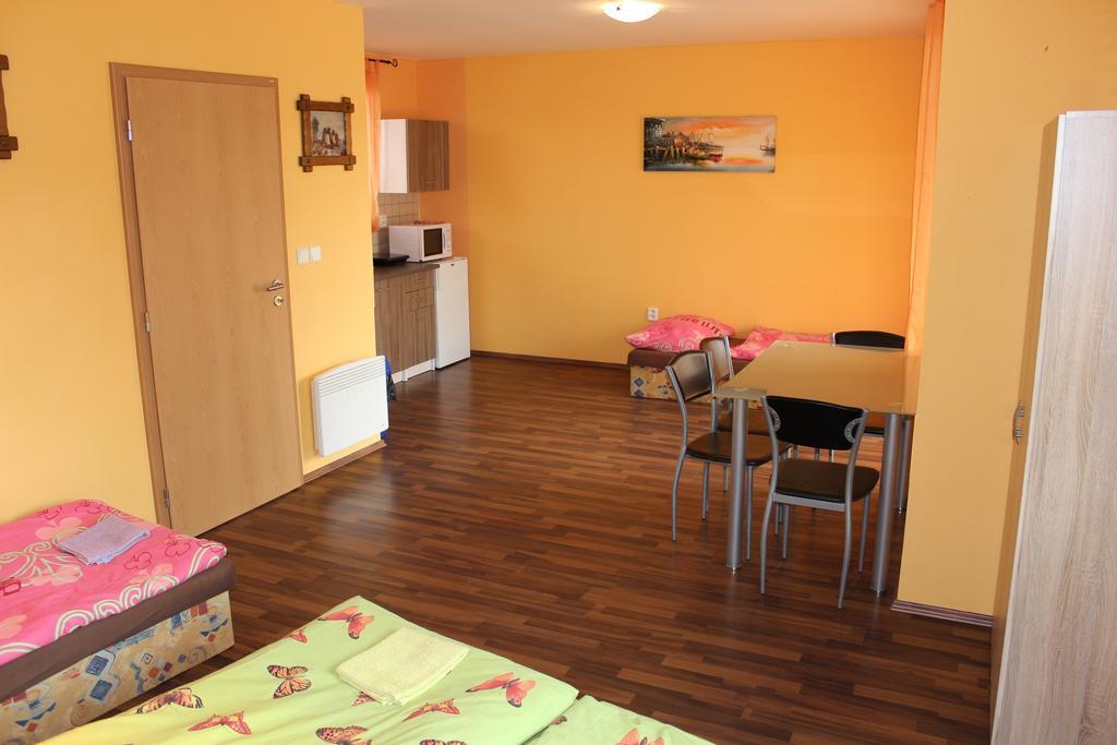 Appartement Marine Zavlahy à Hrdejovice Extérieur photo